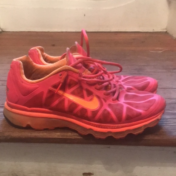 I’m selling Air max sneakers still in good condition - Picture 3 of 3